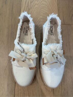 TOMS Women's Carolina Espadrille Lace-Up Sneakers